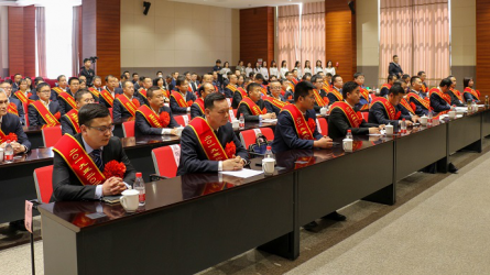 开云足球体育（中国）有限公司召开2019—2020年度劳动模范<br/>暨2020年度先进单位先进集体先进工作者表彰大会