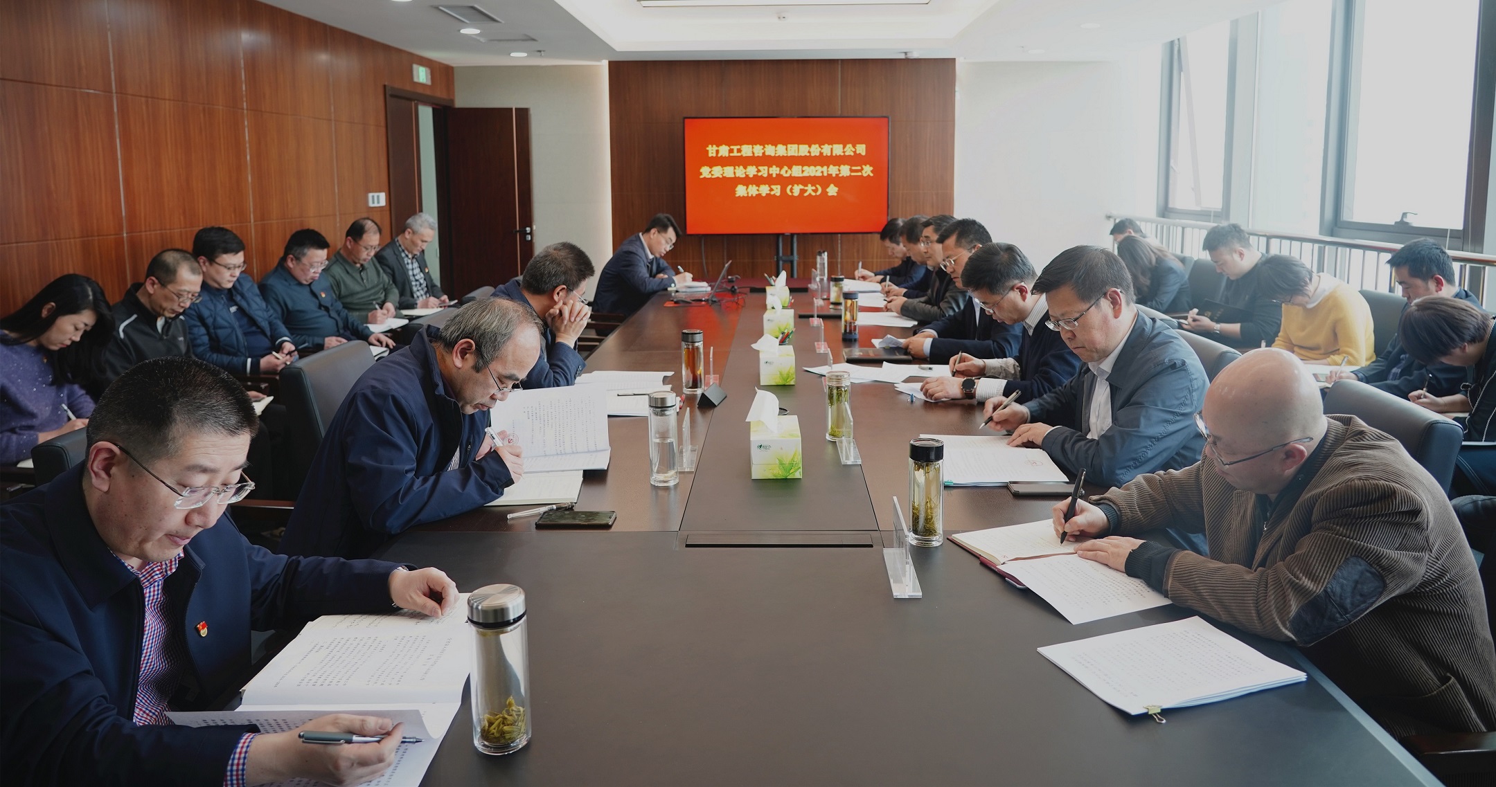 开云足球体育（中国）有限公司召开党委理论学习中心组2021年第二次集体学习（扩大）会议
