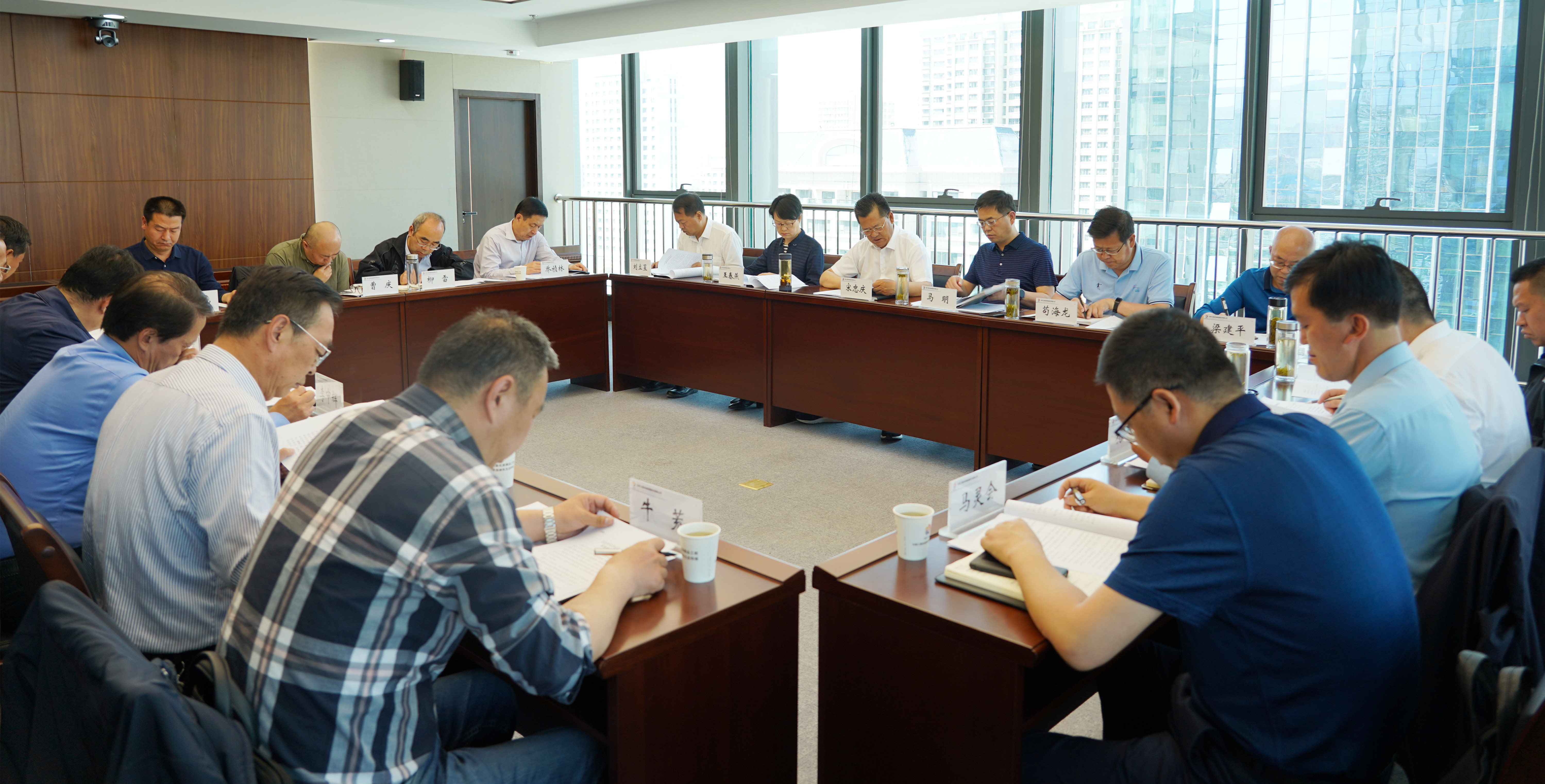 开云足球体育（中国）有限公司党委召开专题会议    研究部署安全生产工作