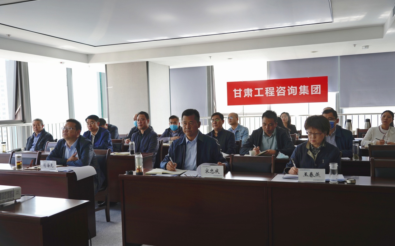 开云足球体育（中国）有限公司参加省政府国资委脱贫<br/>攻坚工作协调推进视频会  安排部署<br/>集团公司脱贫攻坚帮扶工作